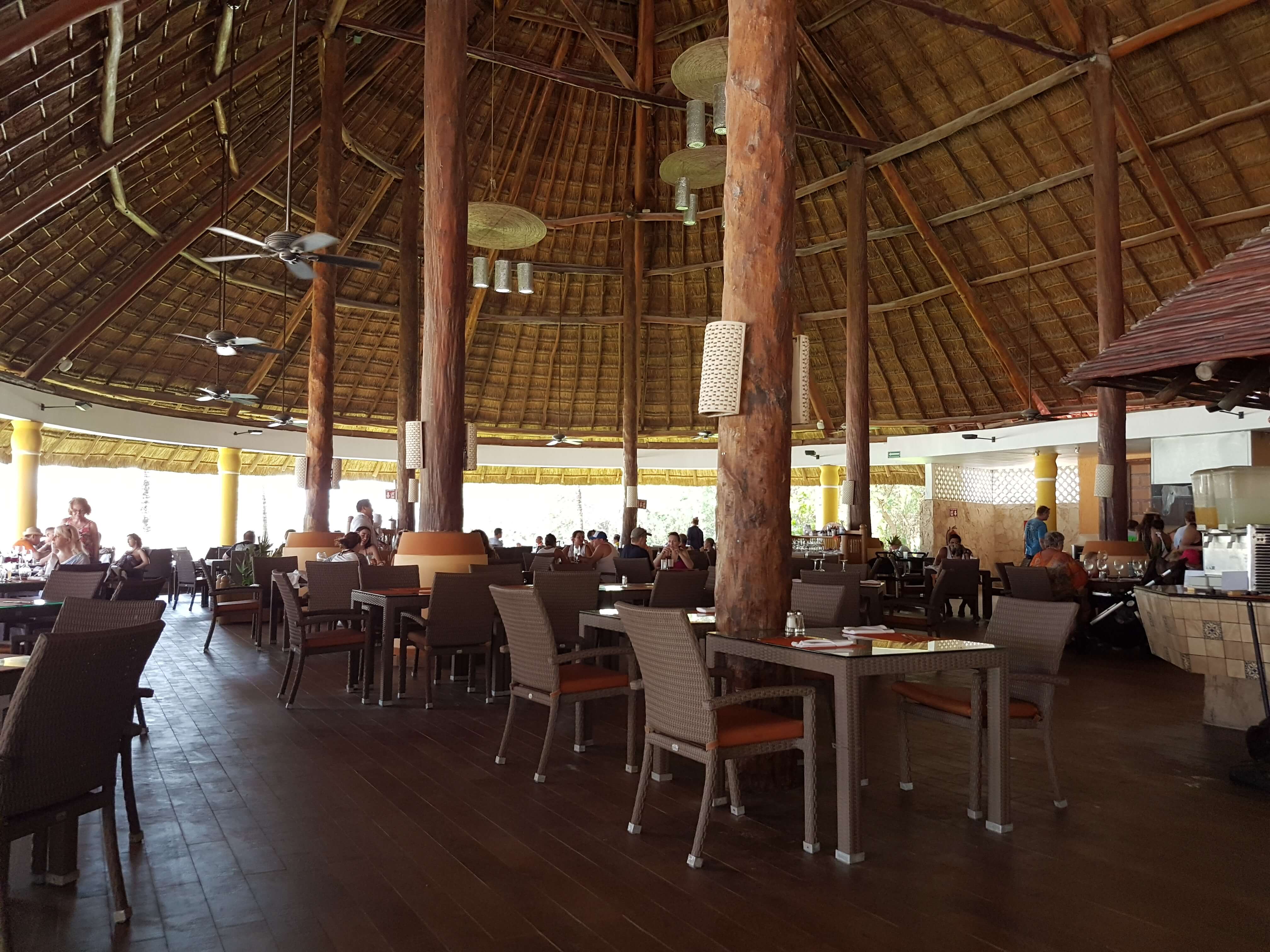 Restaurante Buffet Alberca Barcelo Maya Beach