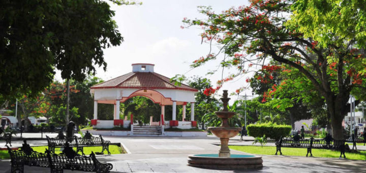 Plaza Principal de Bacalar