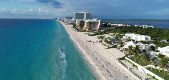 Cancún 2025: Caída en turismo europeo y sudamericano, pero repunte nacional