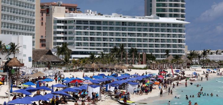 Cancún 2025: Reciben 70 mil turistas en temporada vacacional