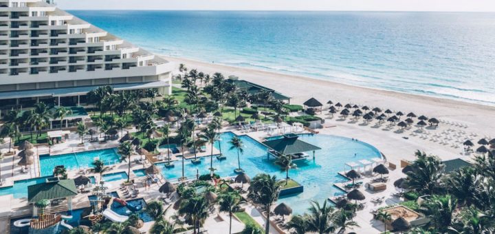 Day Pass Coral Level at Iberostar Selection Cancún: Un día de diversión