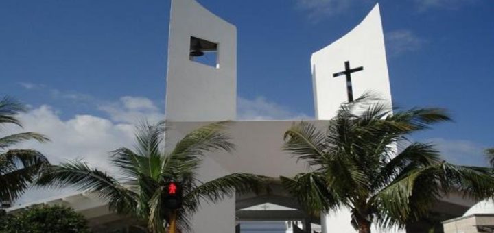 Parroquia Cristo Resucitado: ¿Qué hoteles están cerca?