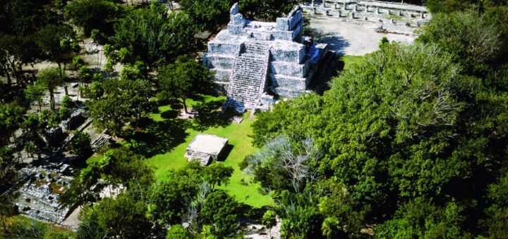 Vestigios mayas, acondicionados por militares para uso turístico en Cancún