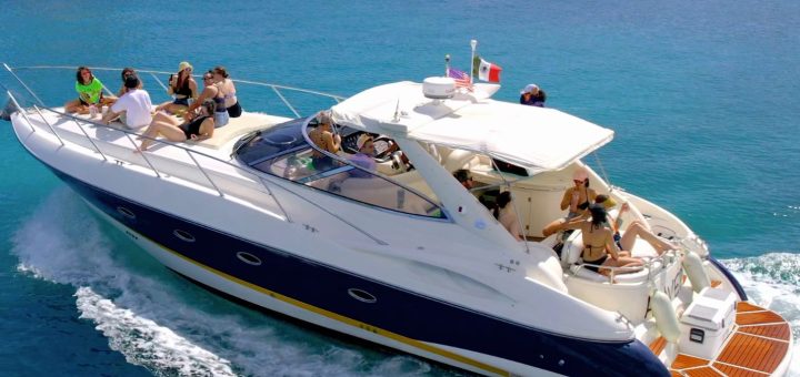 15 de septiembre en Cancún: Fiestas Mexicanas en Yate por el mar