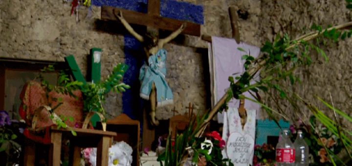 Templo de la Cruz Parlante: Hoteles cerca de más historia