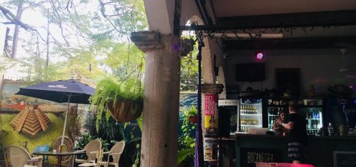 Hunter Bar Cancún: Ambiente ideal para Backpackers
